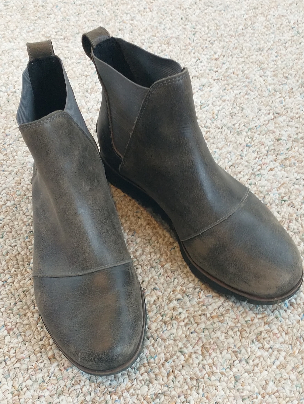 Sorel Distressed Gray Chelsea Boot Size 7.5